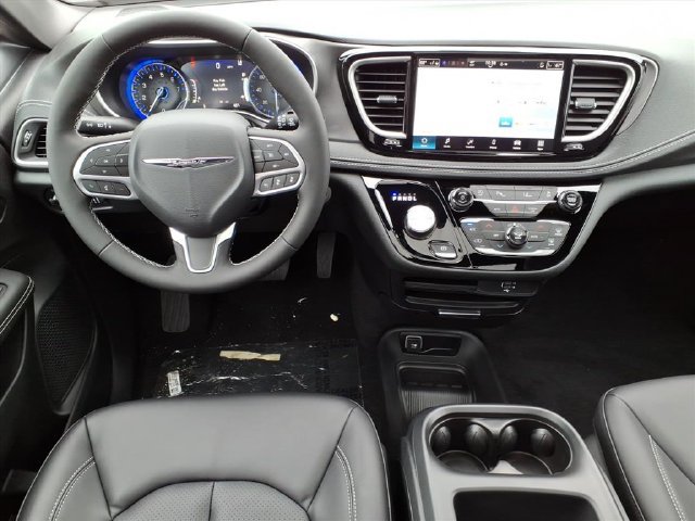 Used 2026 Chrysler Pacifica Select AWD/4WD image 17