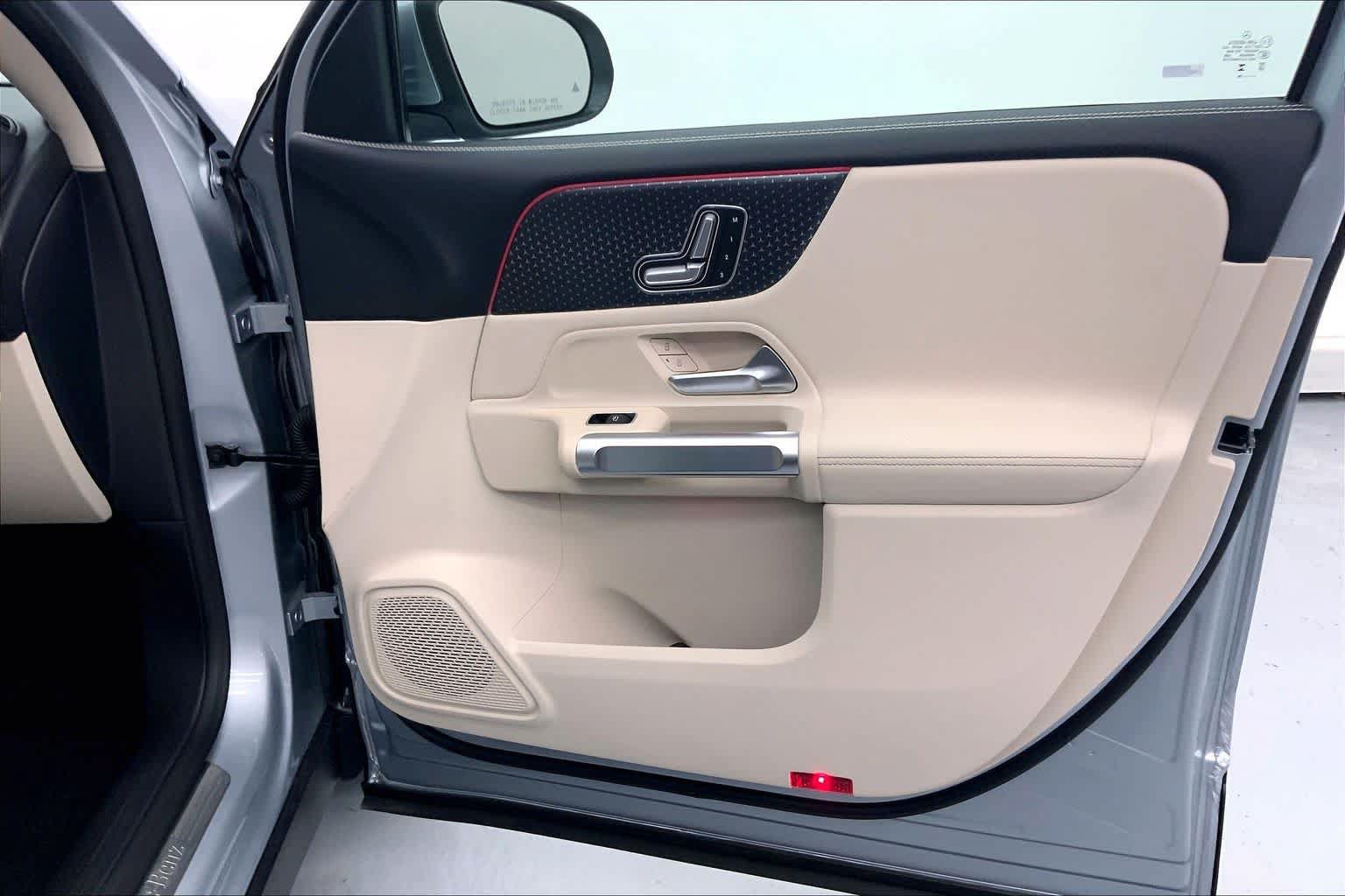 New 2026 Mercedes-Benz GLB 250 image 11