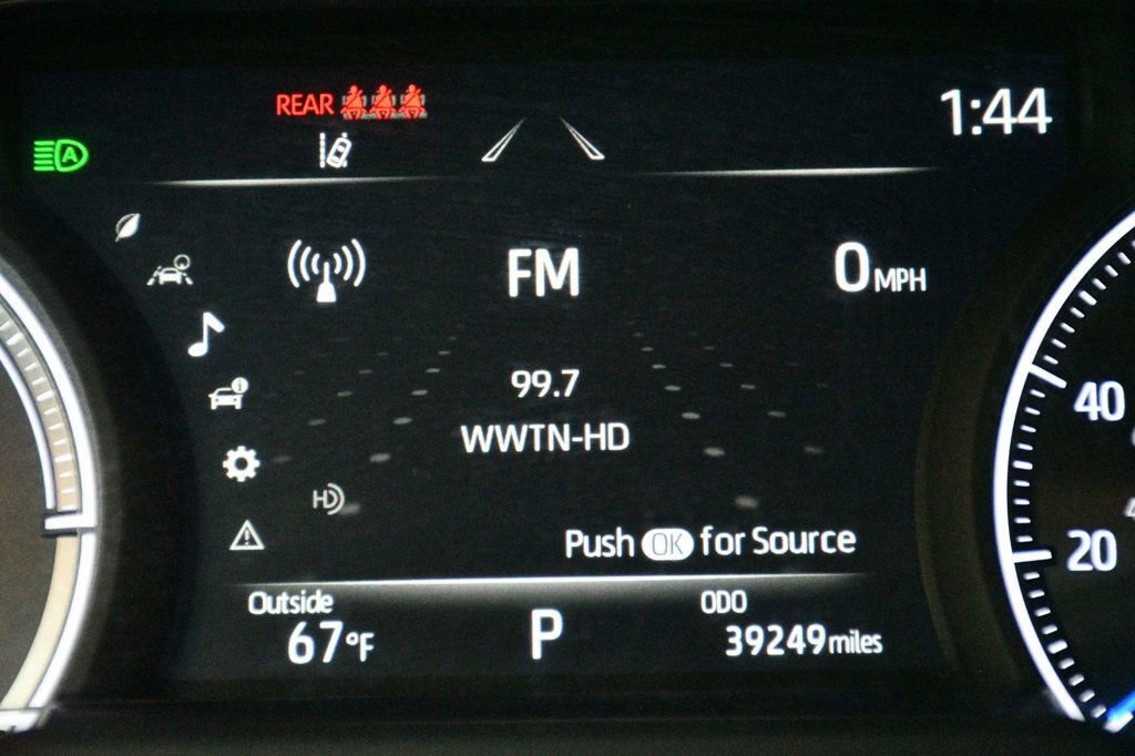 Used 2022 Toyota Venza XLE image 46