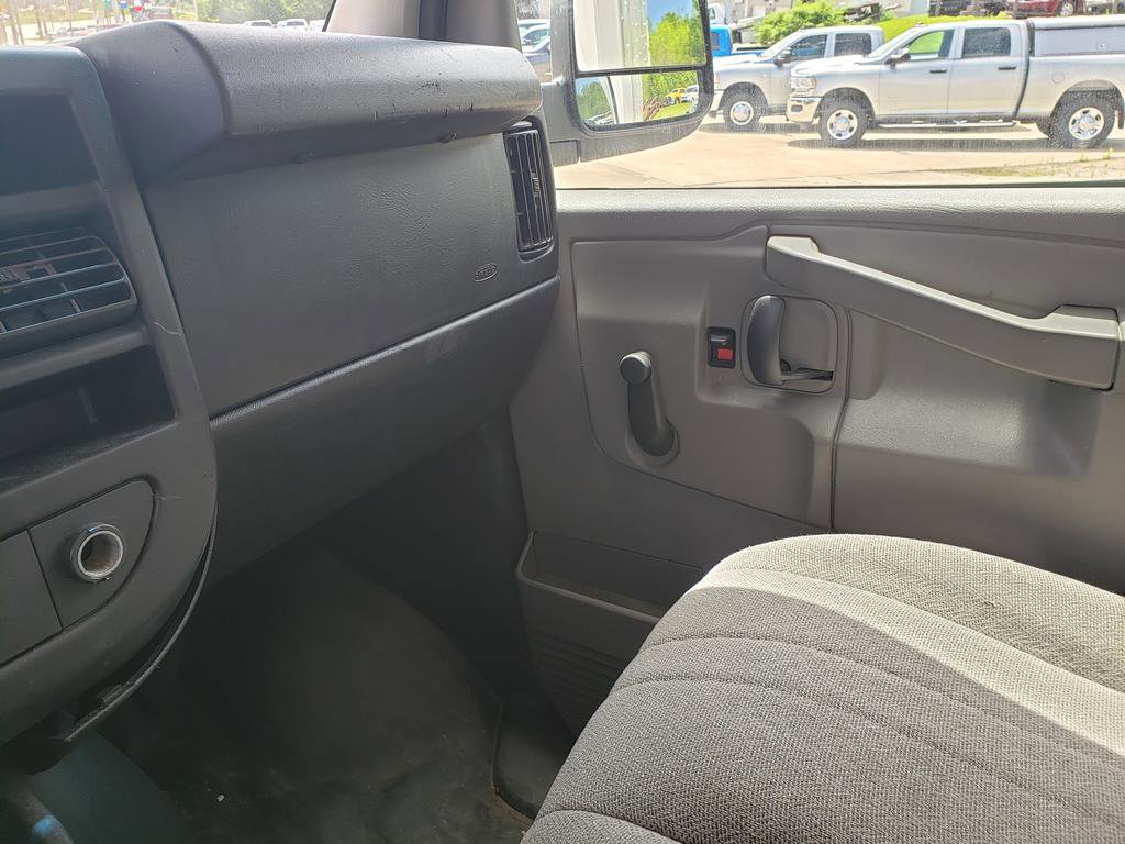 Used 2017 Chevrolet Express 3500 RWD image 19