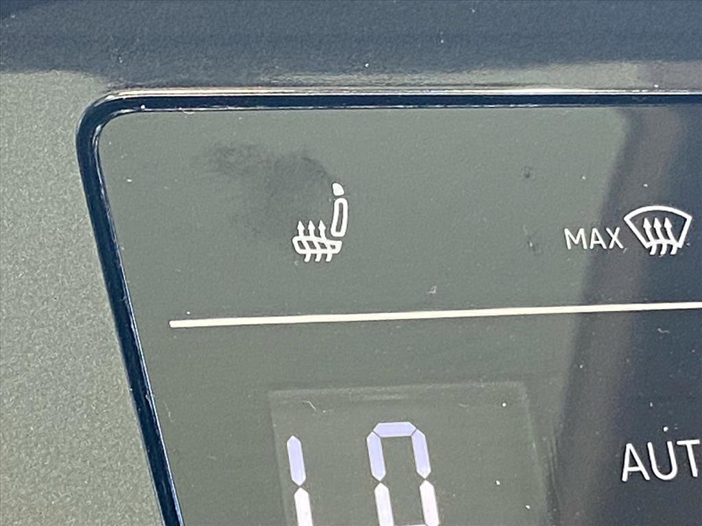 Used 2023 Volkswagen Tiguan SE w/ Panoramic Sunroof Package AWD/4WD image 13
