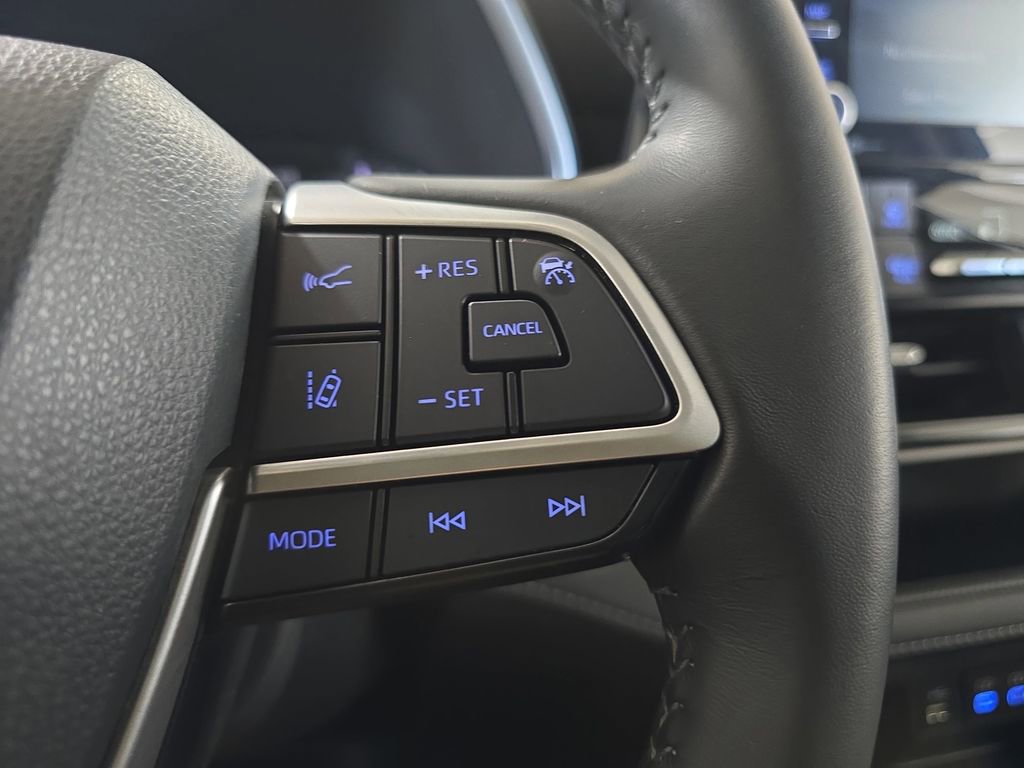 Used 2022 Toyota Highlander XLE image 19