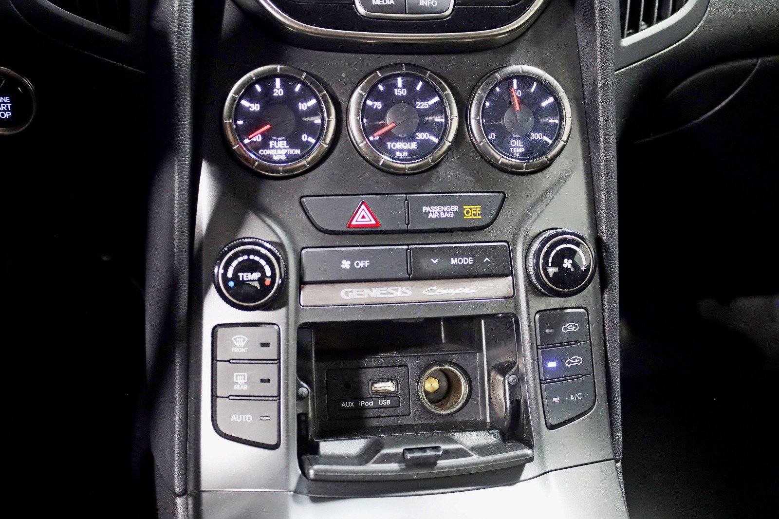 Used 2015 Hyundai Genesis 3.8 image 18