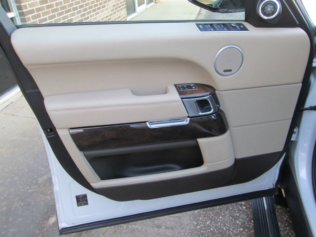 Used 2016 Land Rover Range Rover Long Wheelbase Supercharged image 15