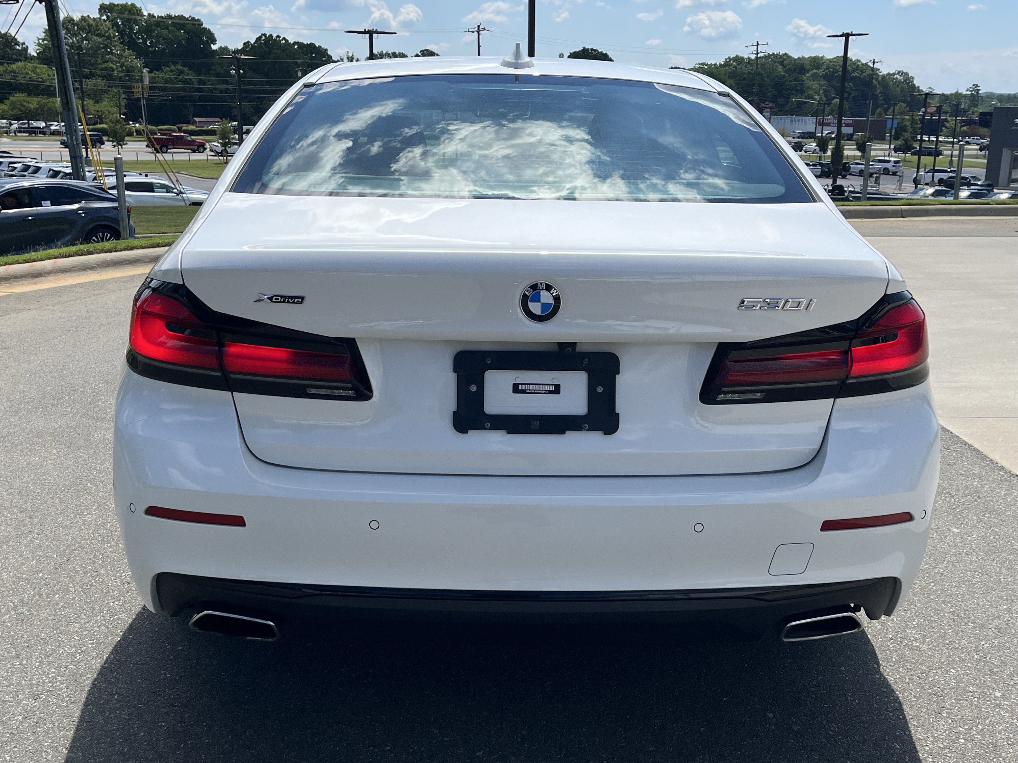 Used 2022 BMW 530i xDrive w/ Convenience Package AWD/4WD image 8