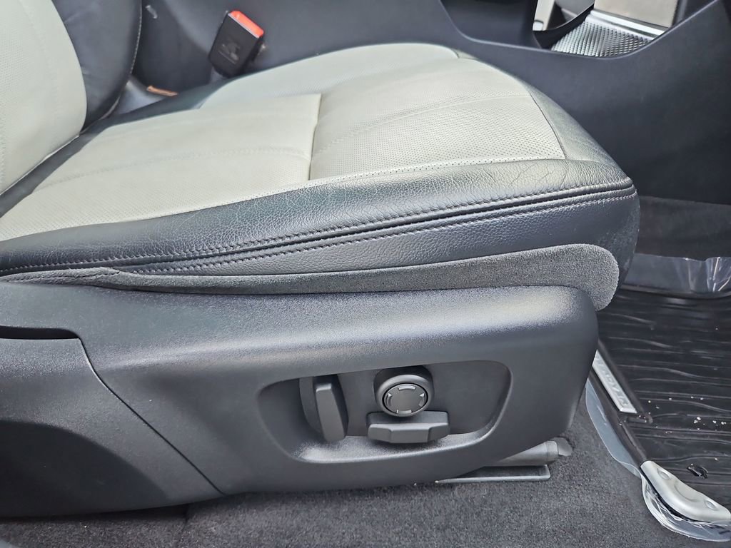 Used 2020 Land Rover Range Rover Evoque First Edition image 25