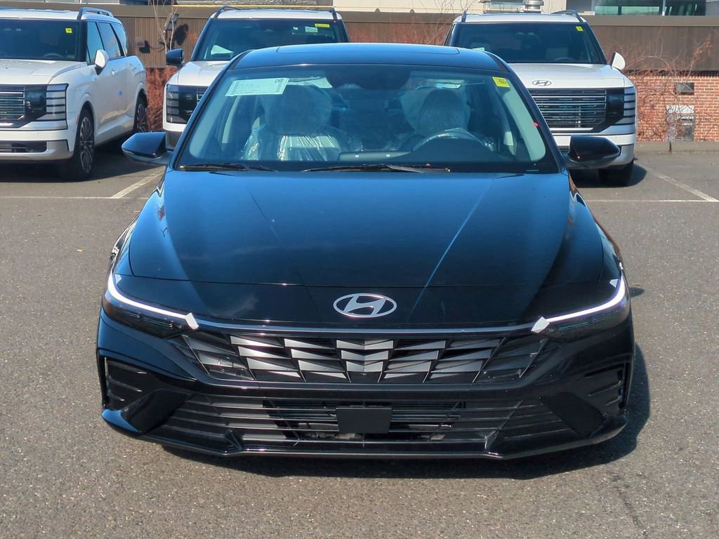 Certified 2025 Hyundai Elantra Limited FWD image 8