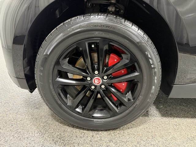 Used 2019 Jaguar F-PACE Premium image 31