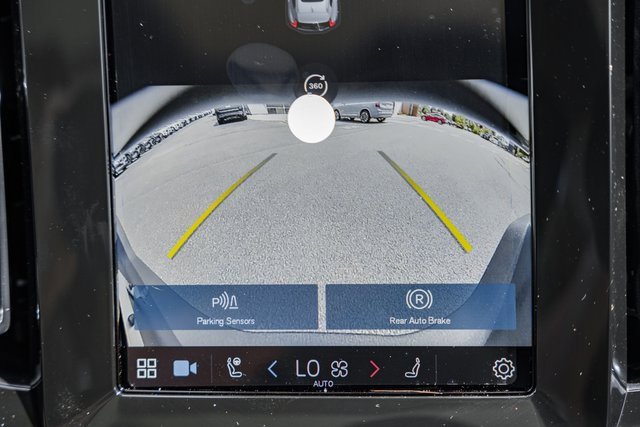 Certified 2025 Volvo XC40 B5 Plus w/ Protection Package Premier image 36