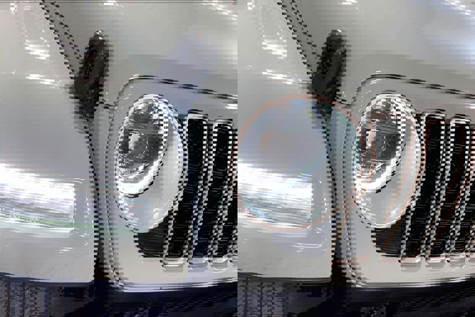 Used 2024 Jeep Wrangler Sahara w/ Technology Group image 27