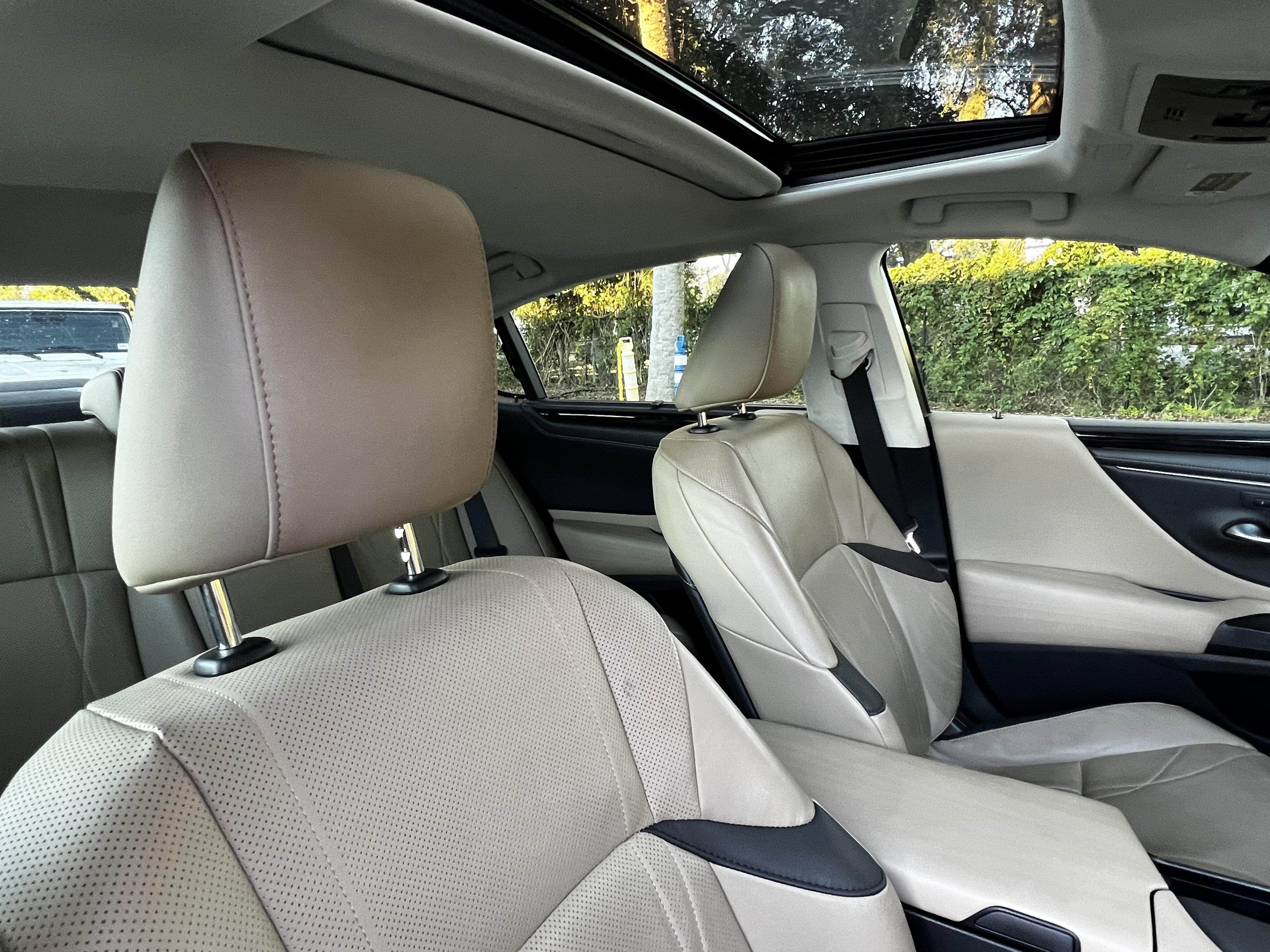 Used 2021 Lexus ES 300h Ultra Luxury w/ Accessory Package 2 image 46