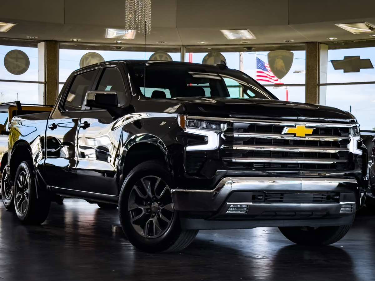Used 2024 Chevrolet Silverado 1500 LT image 1