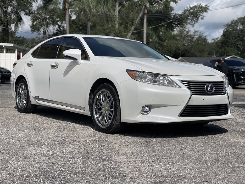 Used 2015 Lexus ES 300h w/ Navigation System Package FWD image 11