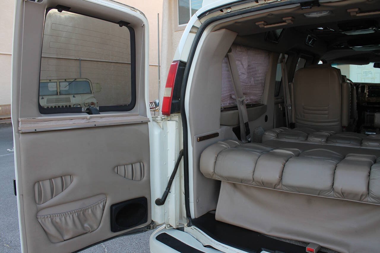 Used 2006 Chevrolet Express 1500 w/ Preferred Equipment Group RWD image 34