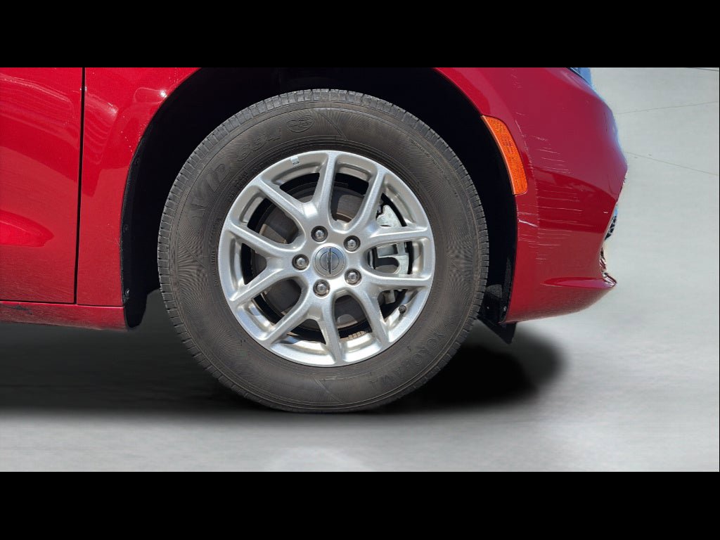 Used 2025 Chrysler Pacifica Select FWD image 43