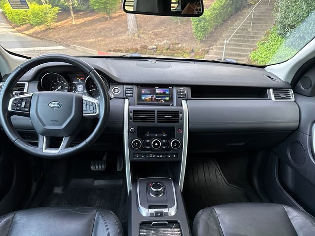 Used 2017 Land Rover Discovery Sport SE image 12