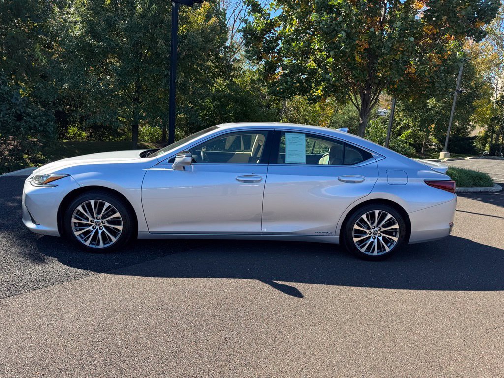 Used 2019 Lexus ES 300h w/ Premium Package FWD image 2