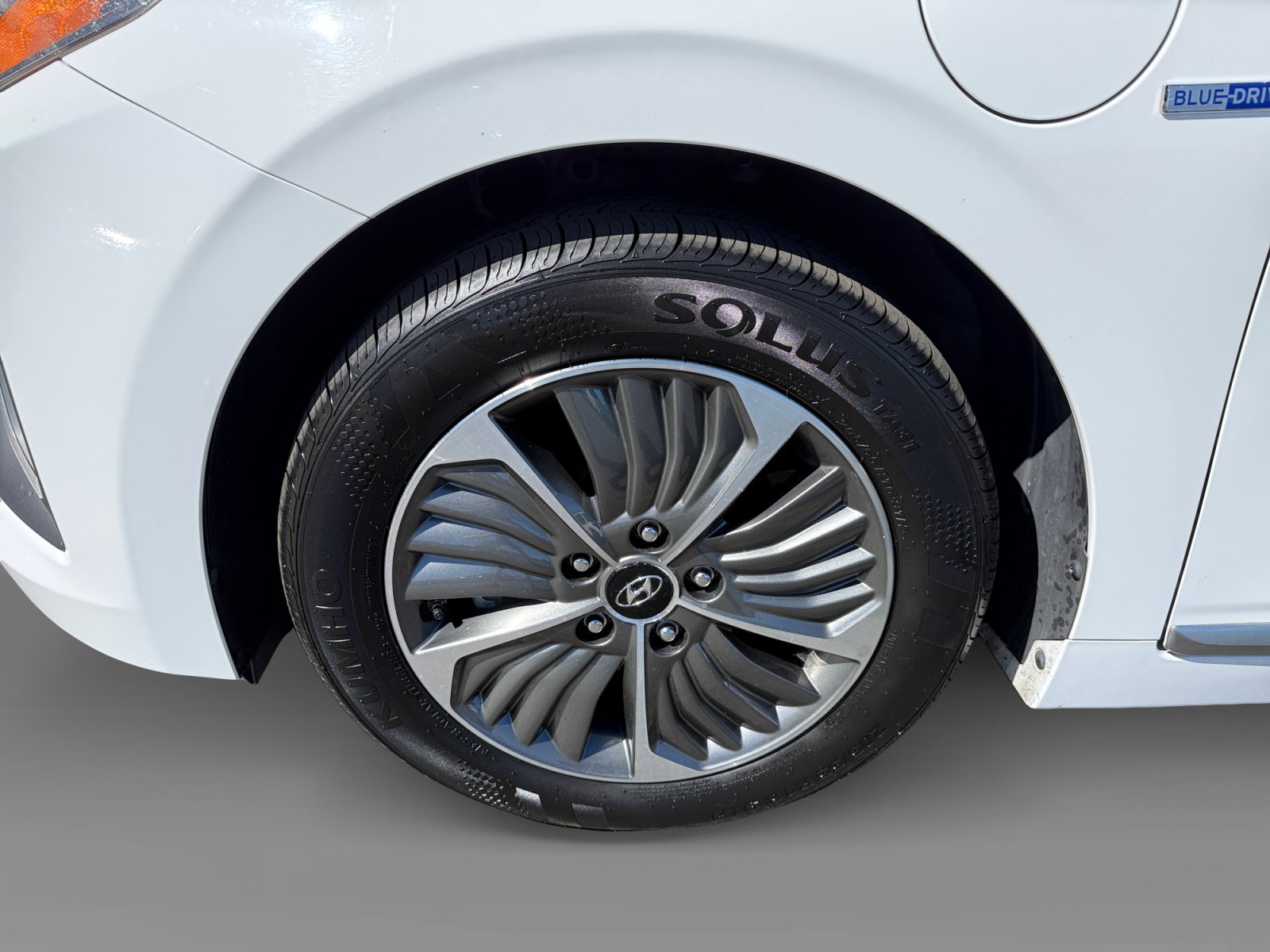 Used 2020 Hyundai Ioniq Limited FWD image 9