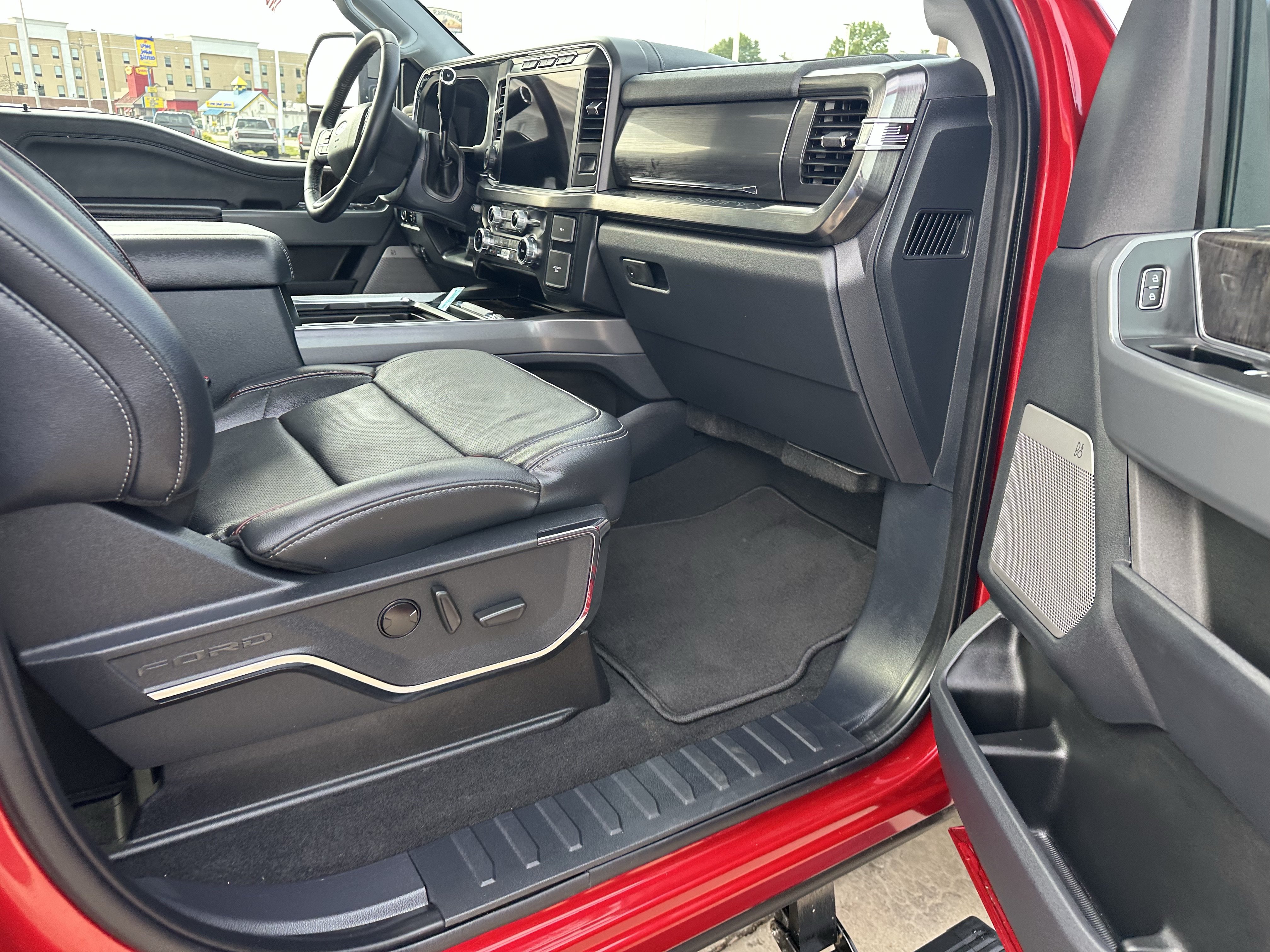 Used 2024 Ford F350 Lariat w/ Lariat Ultimate Package AWD/4WD image 13