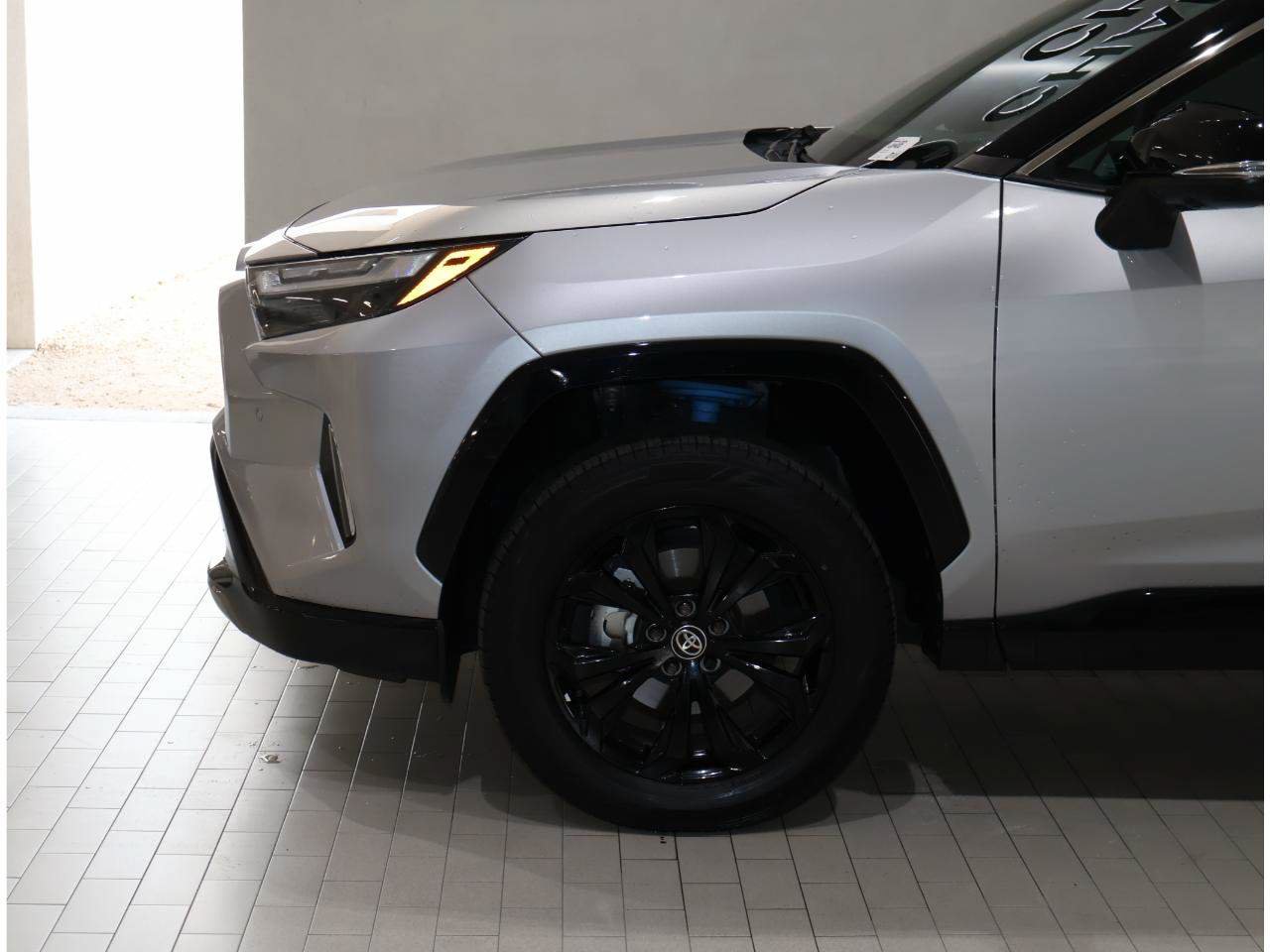Used 2023 Toyota RAV4 XSE AWD/4WD image 4