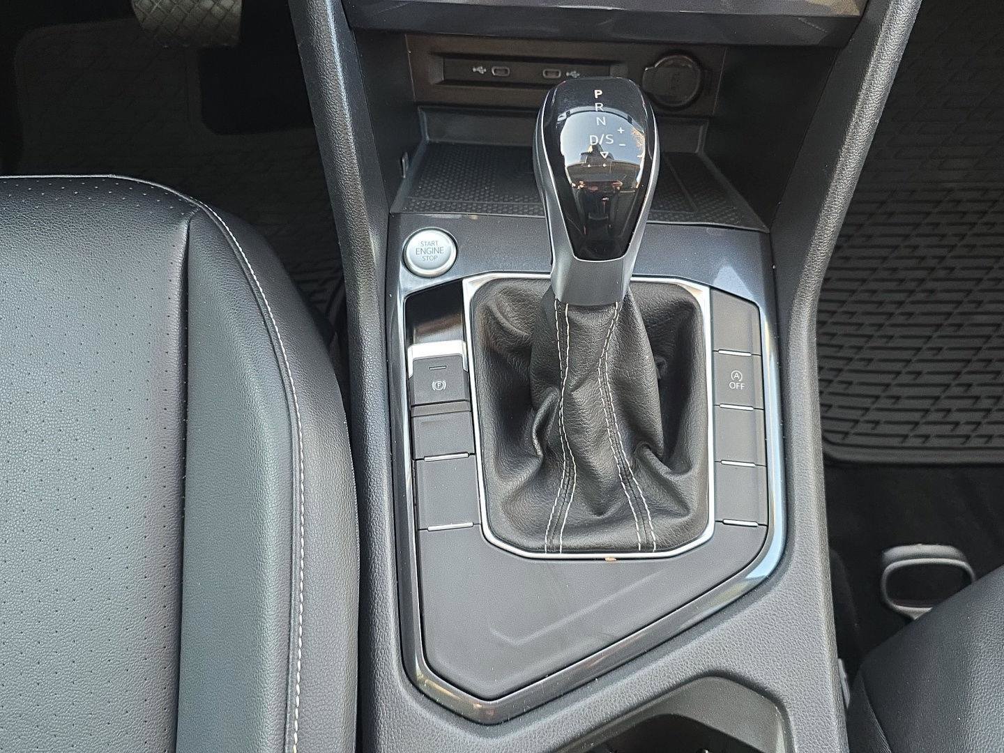 Used 2022 Volkswagen Tiguan SE w/ Panoramic Sunroof Package image 14