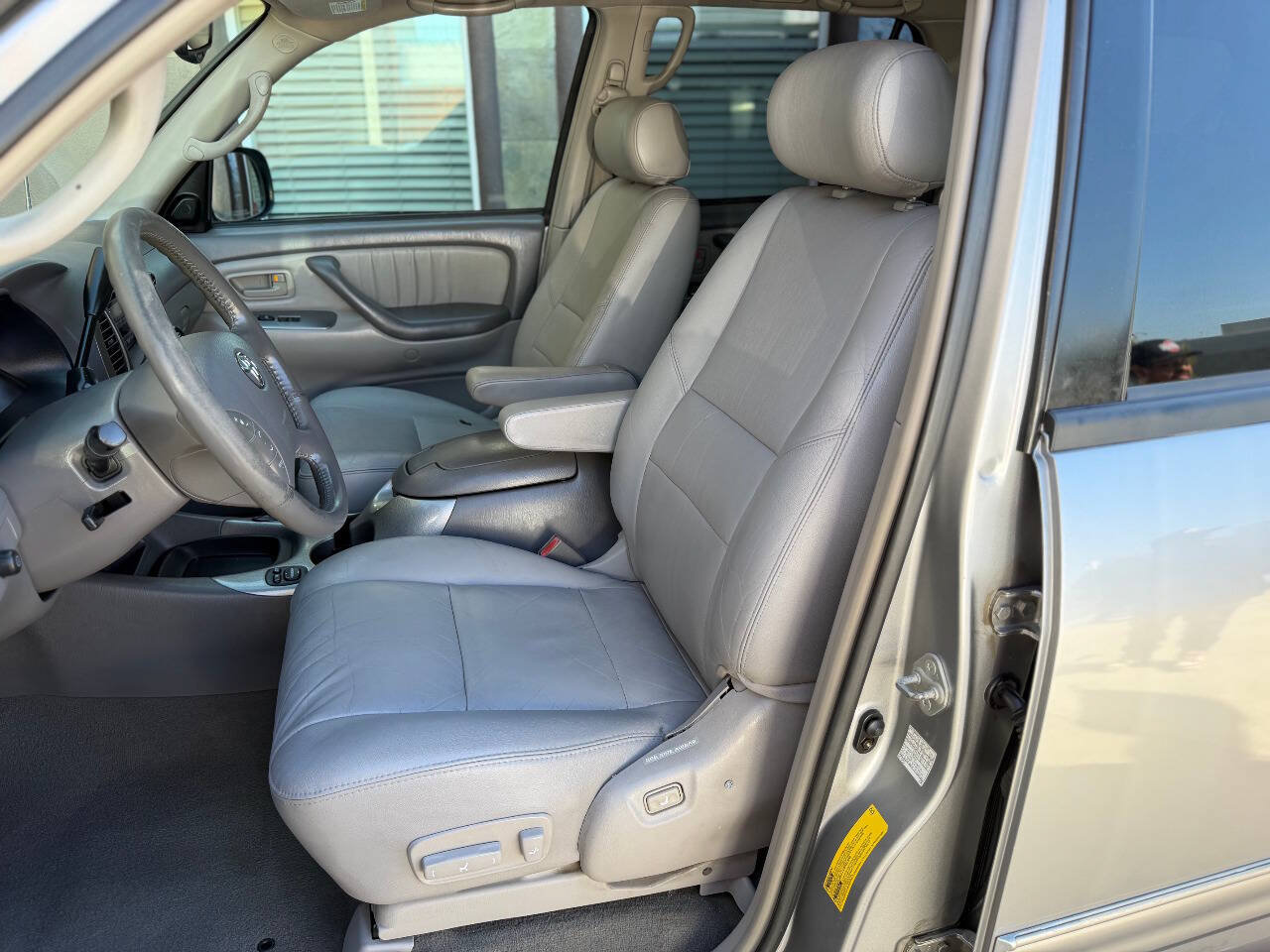 Used 2004 Toyota Sequoia Limited RWD image 11