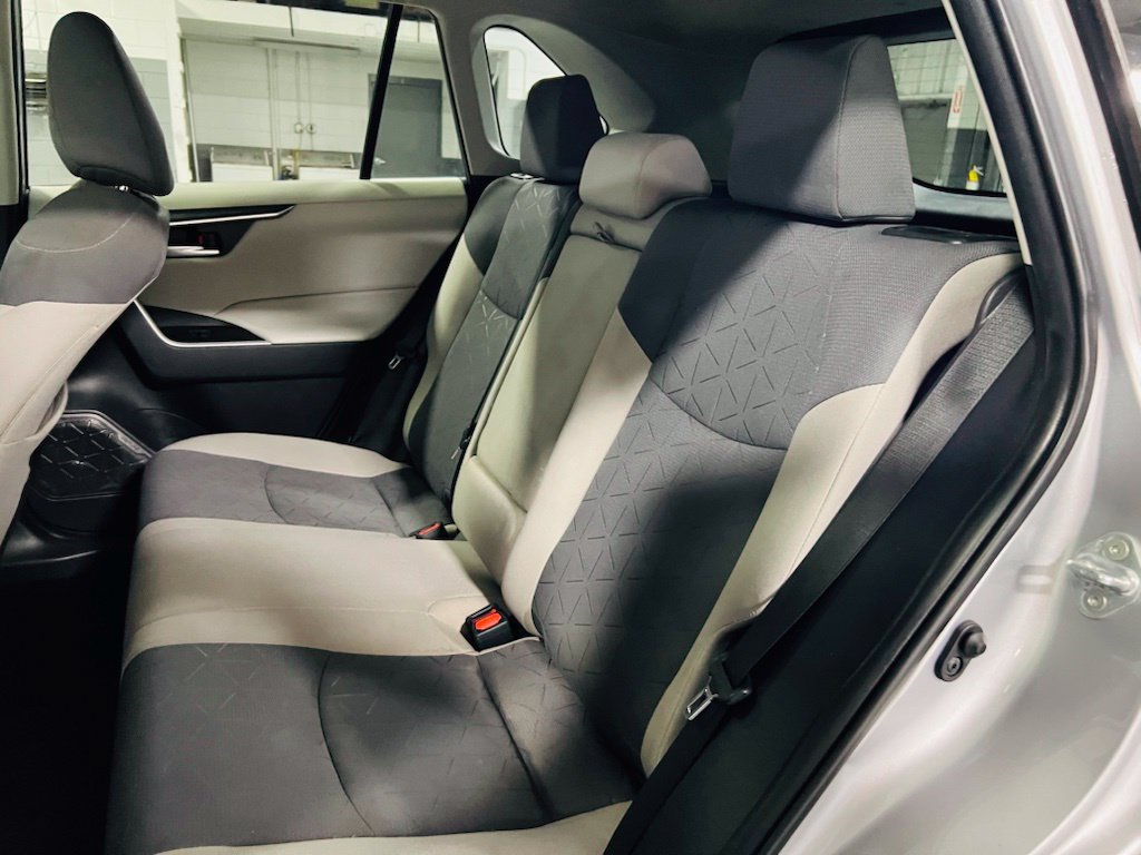Used 2021 Toyota RAV4 XLE w/ Convenience Package FWD image 24