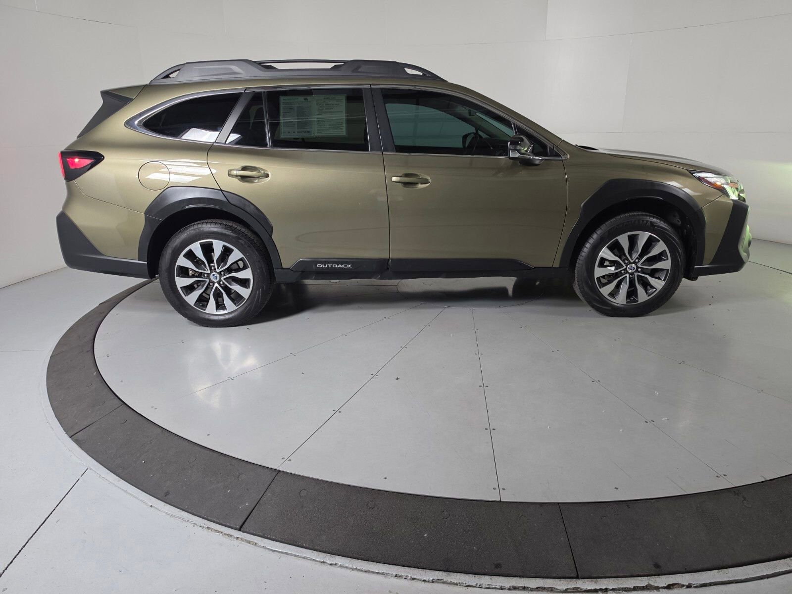 Certified 2023 Subaru Outback Limited image 6