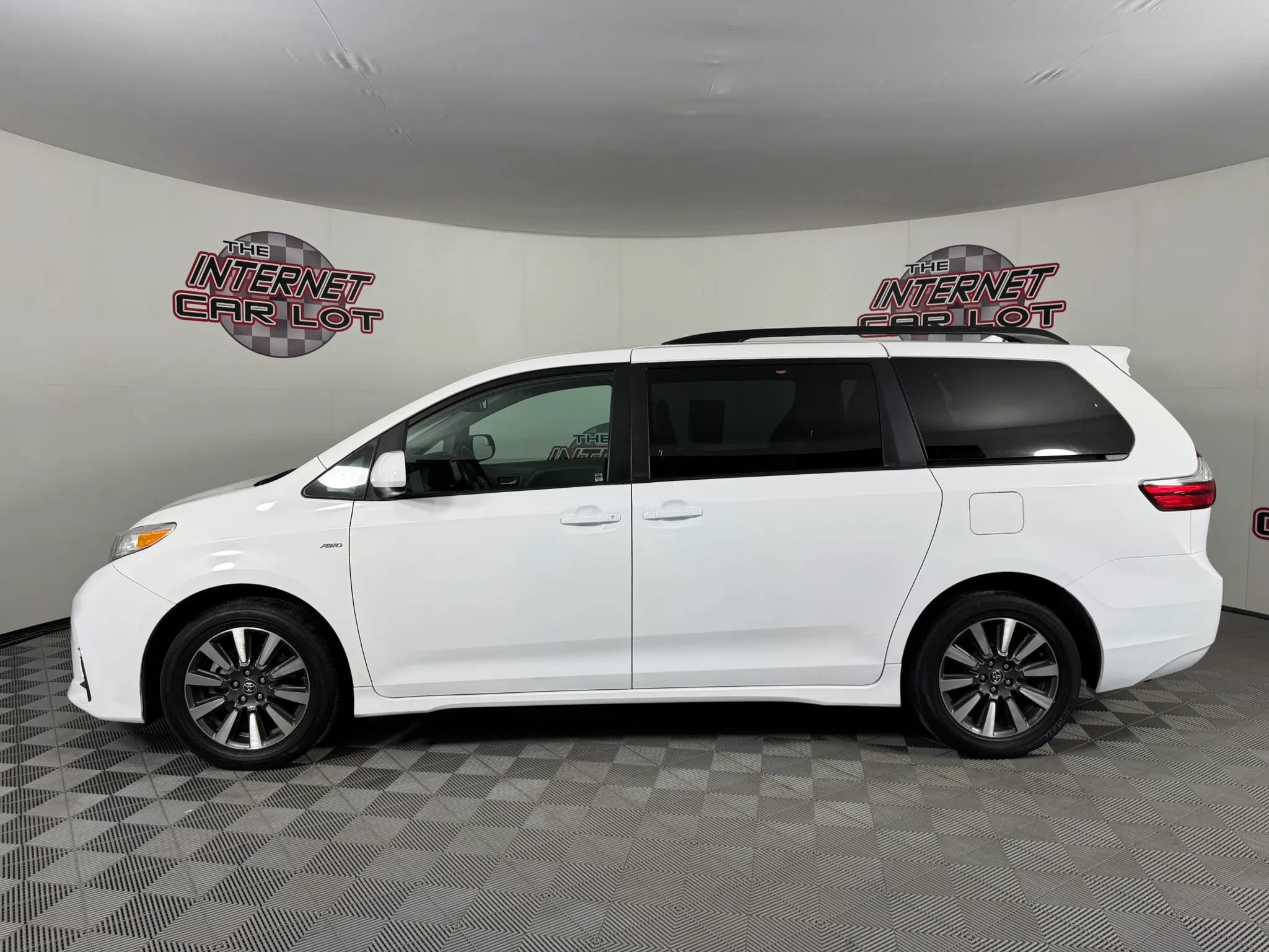 Used 2019 Toyota Sienna LE AWD/4WD image 4
