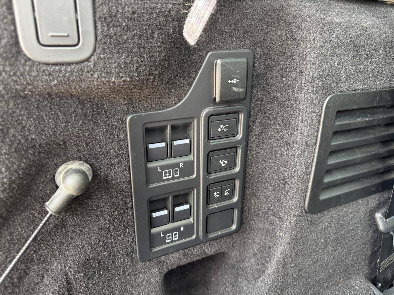 Used 2022 Land Rover Discovery S AWD/4WD image 36