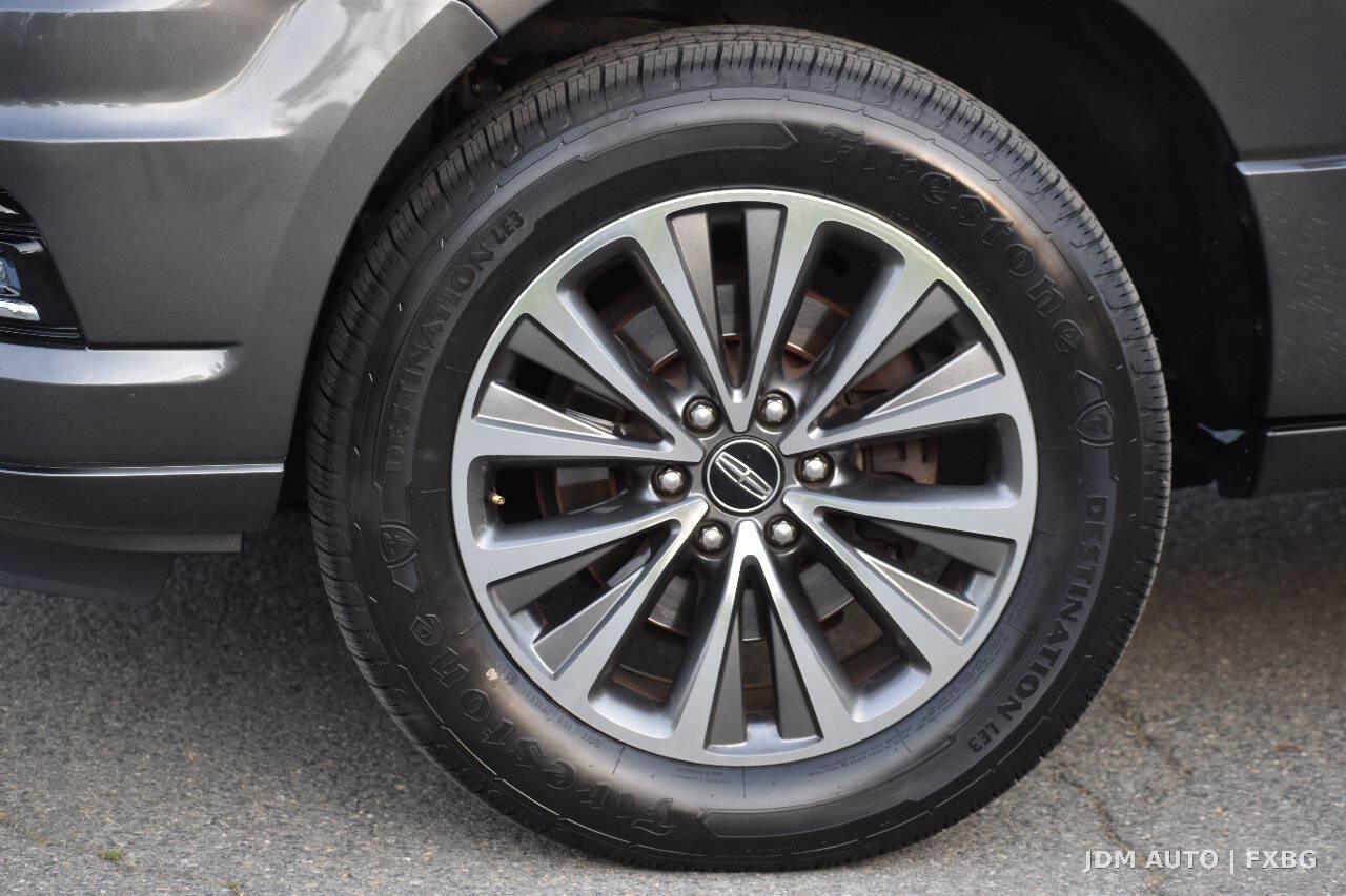 Used 2017 Lincoln Navigator Select AWD/4WD image 36