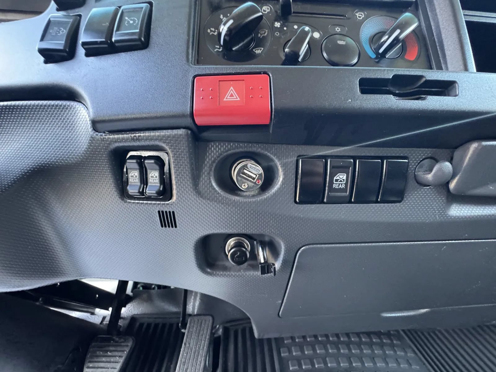 Used 2024 Isuzu NPR 4500 HD RWD image 21