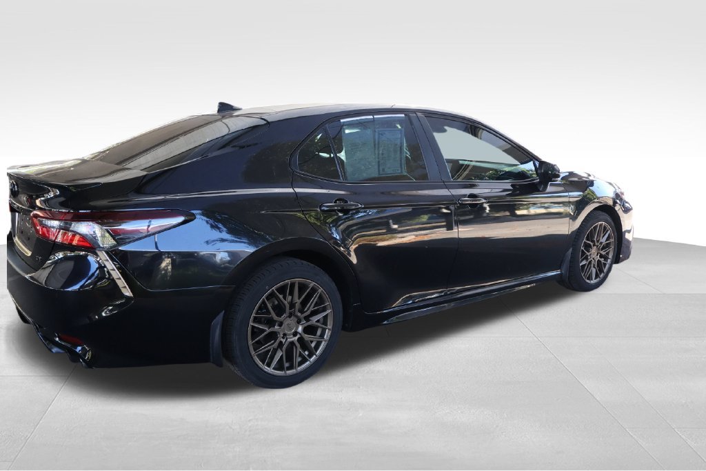 Used 2022 Toyota Camry SE FWD image 16