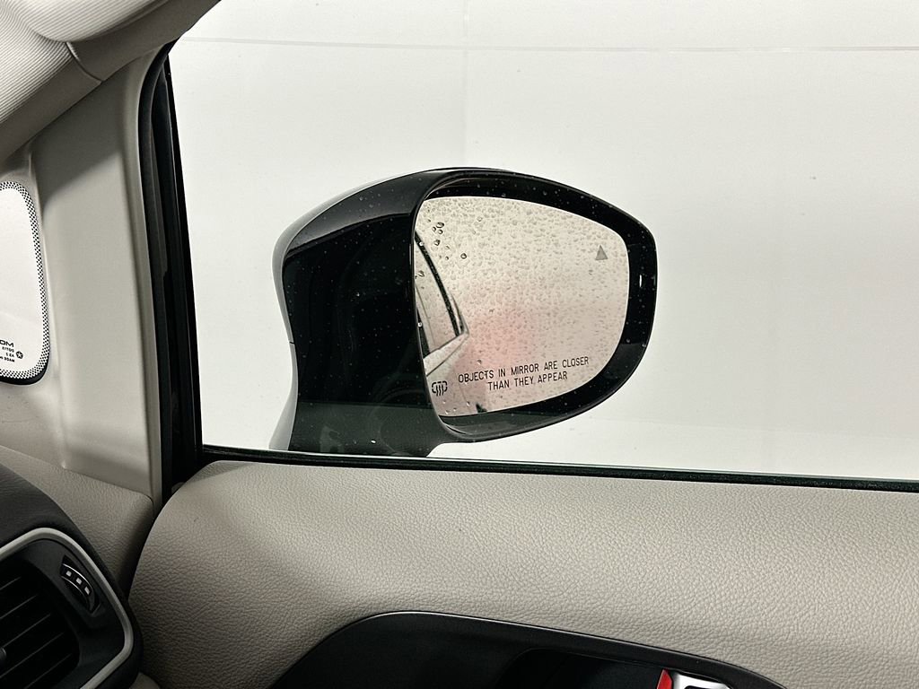 Certified 2024 Chrysler Pacifica Touring-L image 27