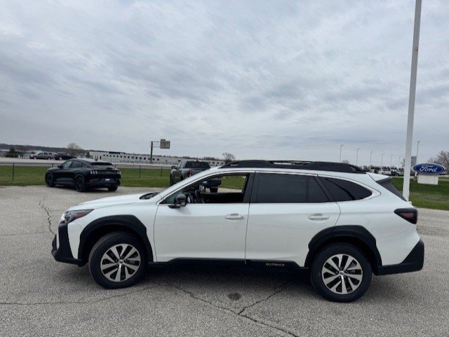 Used 2025 Subaru Outback Premium image 6