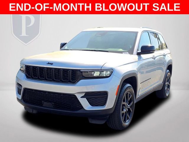 Used 2025 Jeep Grand Cherokee Altitude AWD/4WD image 11