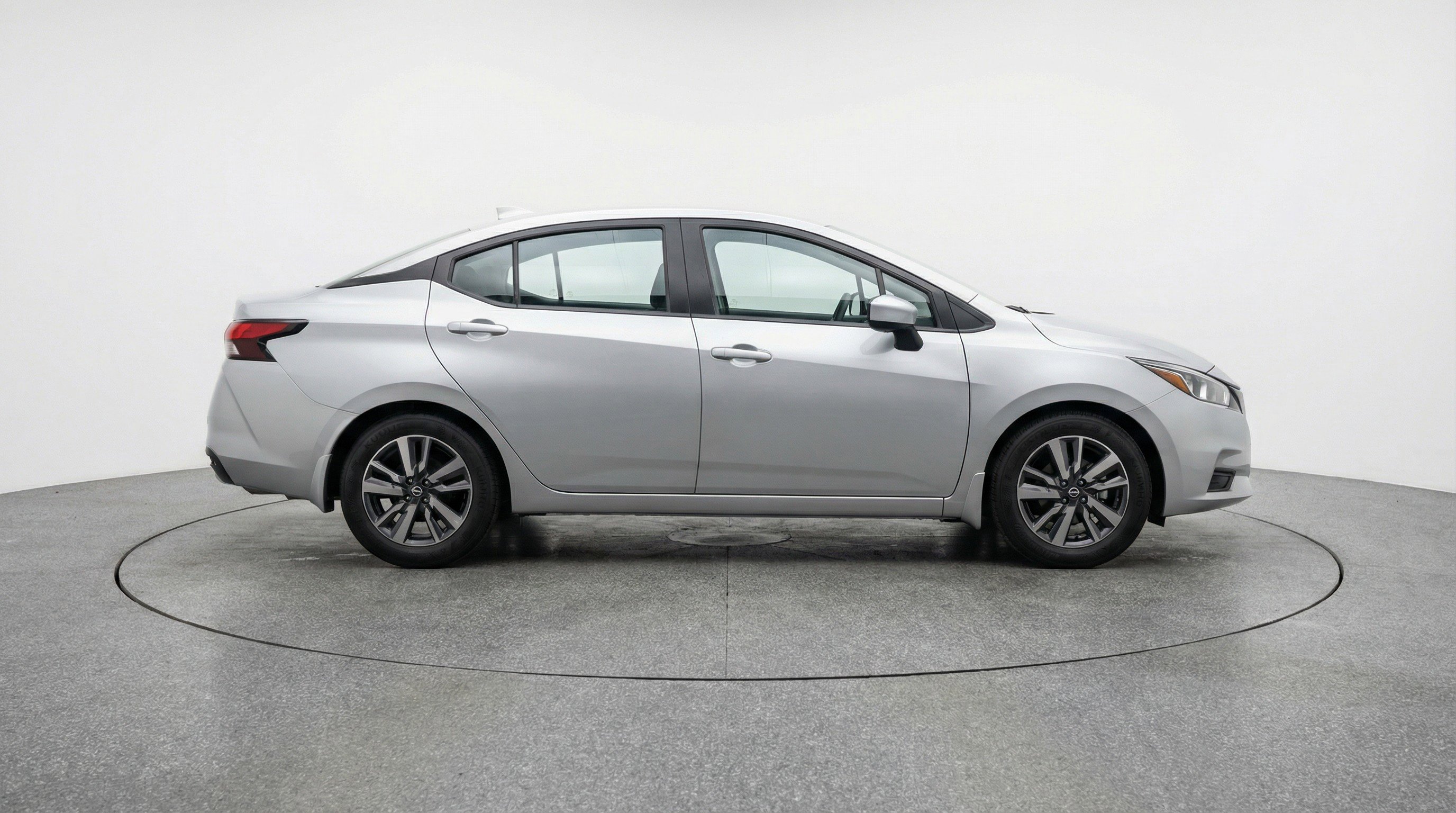 Used 2025 Nissan Versa SV image 11