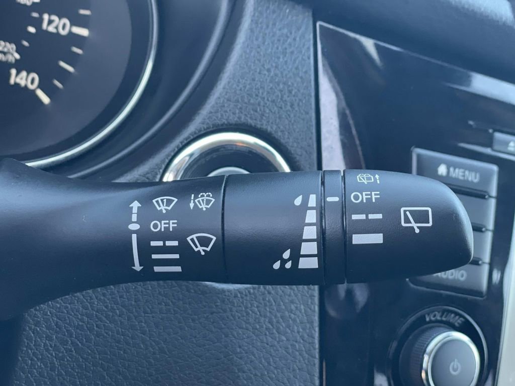 Used 2020 Nissan Rogue SV FWD image 14