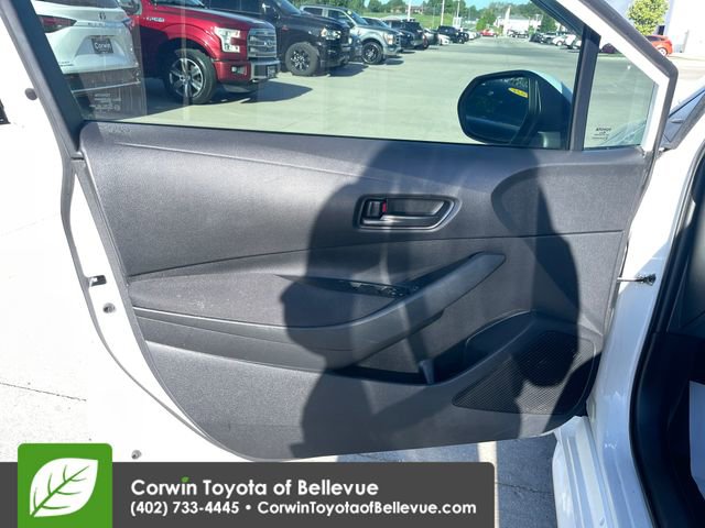 Used 2022 Toyota Corolla LE FWD image 30