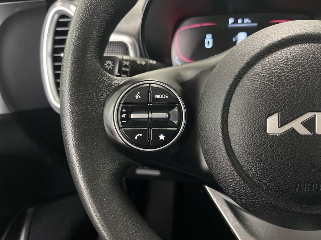Used 2023 Kia Soul LX w/ LX Technology Package FWD image 7