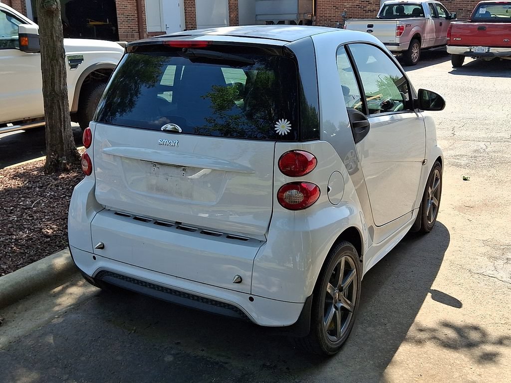 Used 2015 smart fortwo passion RWD image 7