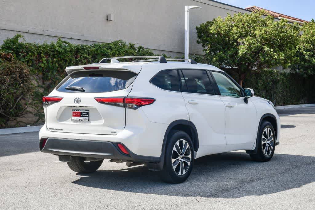 Used 2021 Toyota Highlander XLE FWD image 9