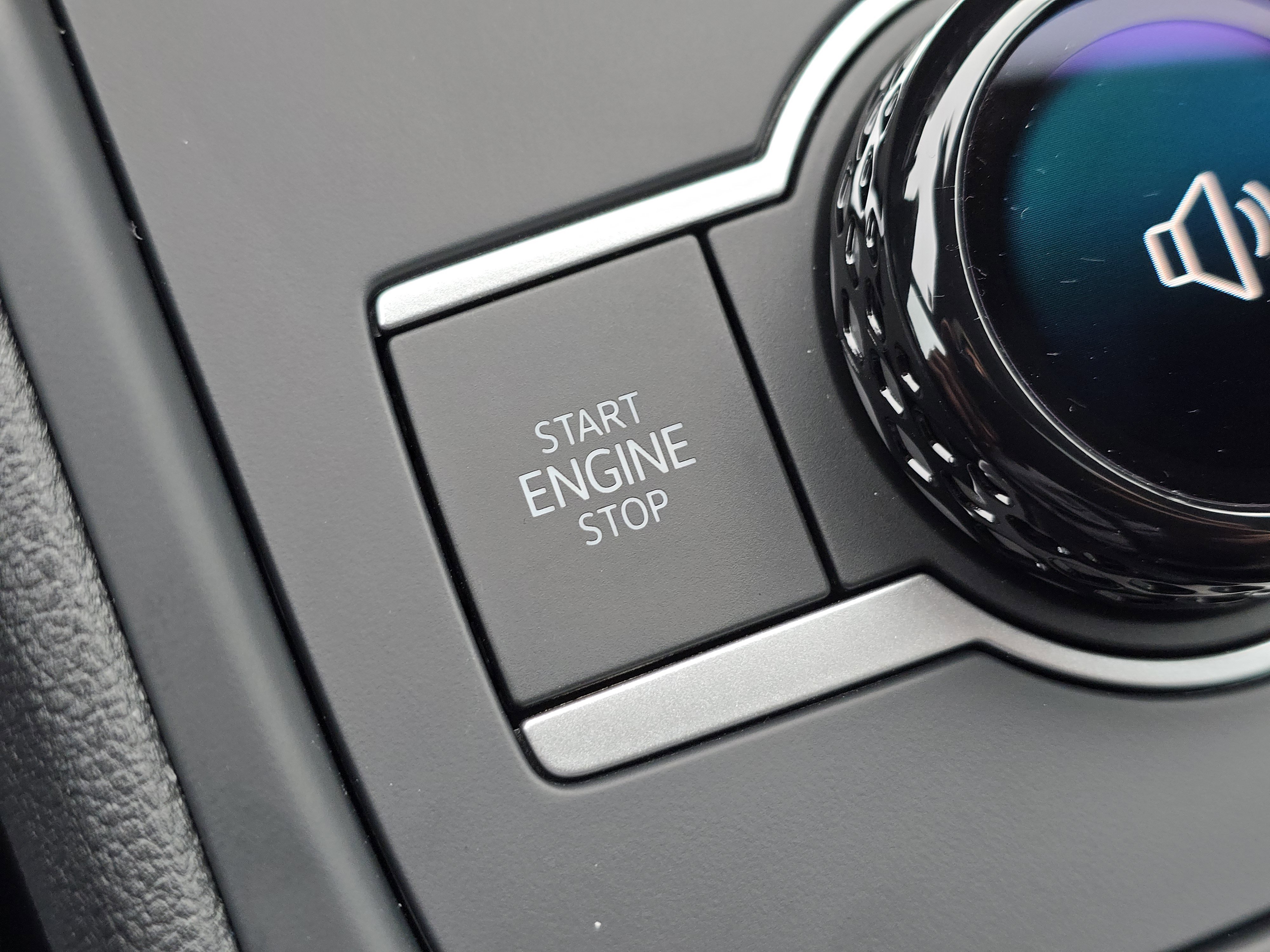 New 2026 Volkswagen Tiguan SE R-Line image 24