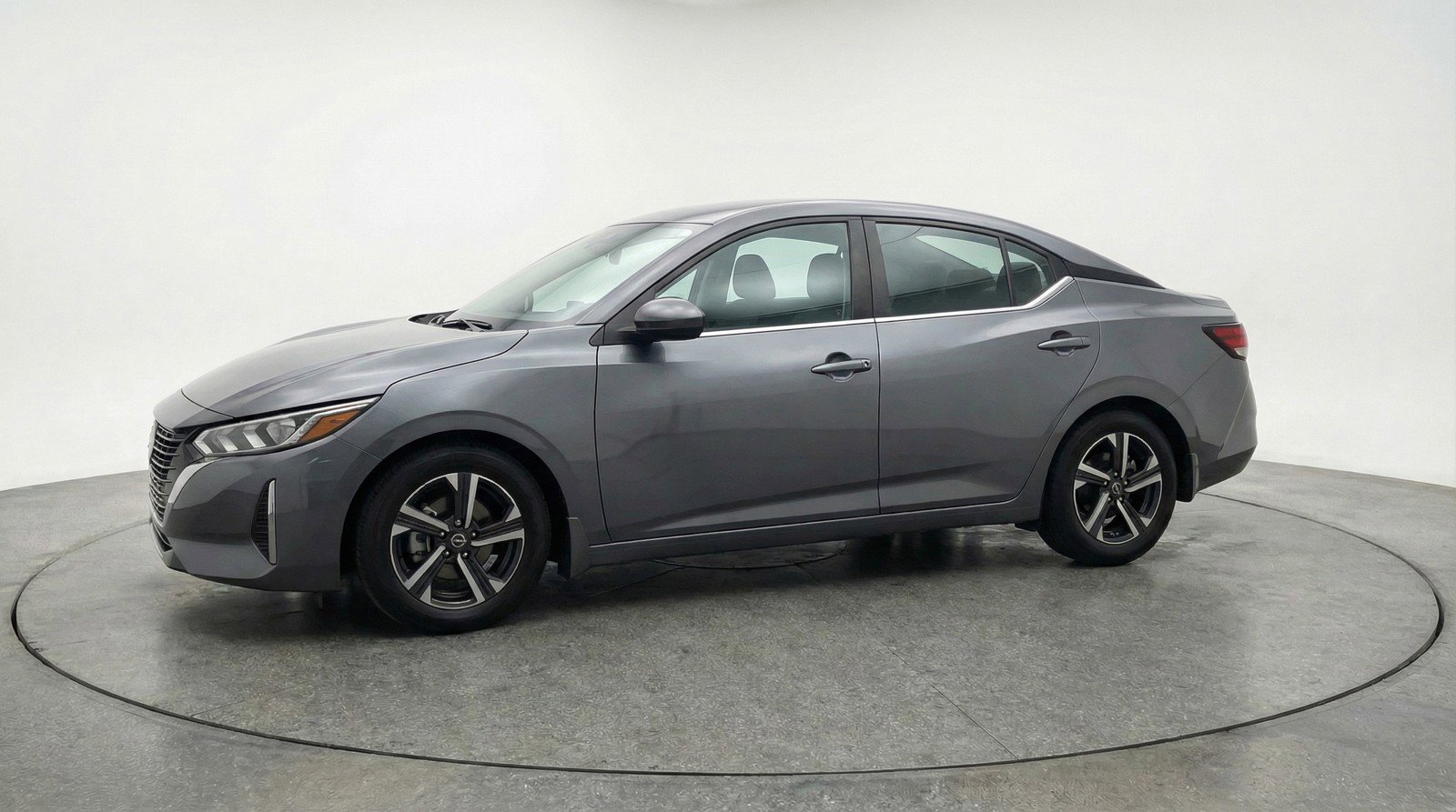 Used 2025 Nissan Sentra SV image 3