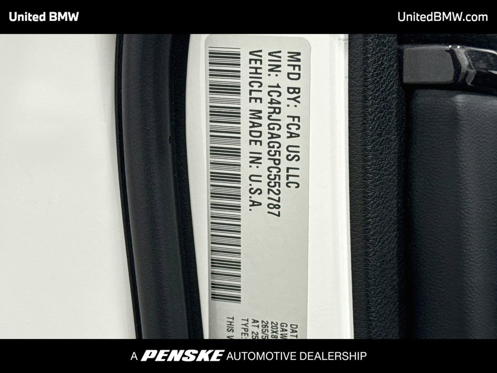 Used 2023 Jeep Grand Cherokee Altitude RWD image 14