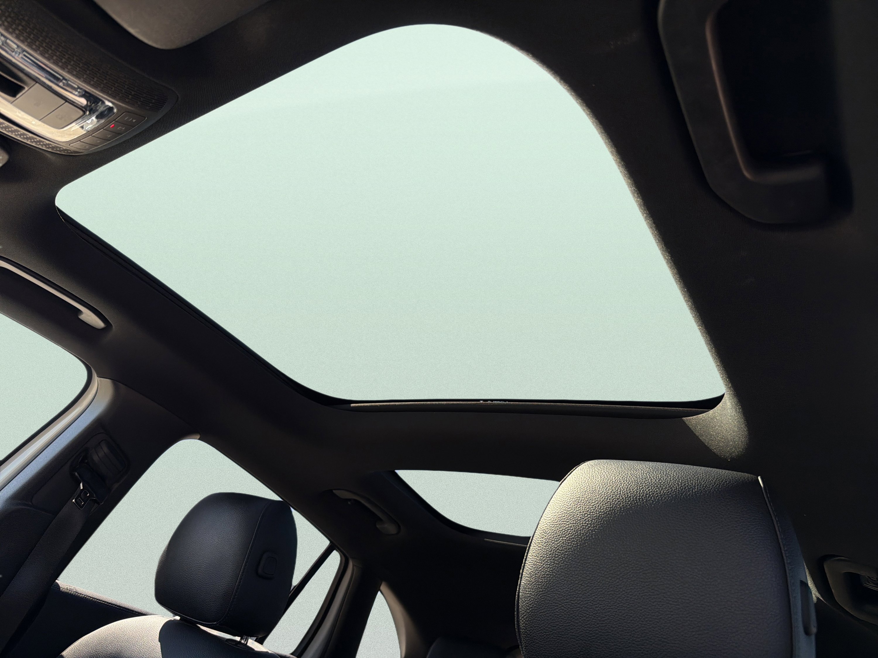 Used 2021 Mercedes-Benz GLA 250 4MATIC w/ Premium Package image 15