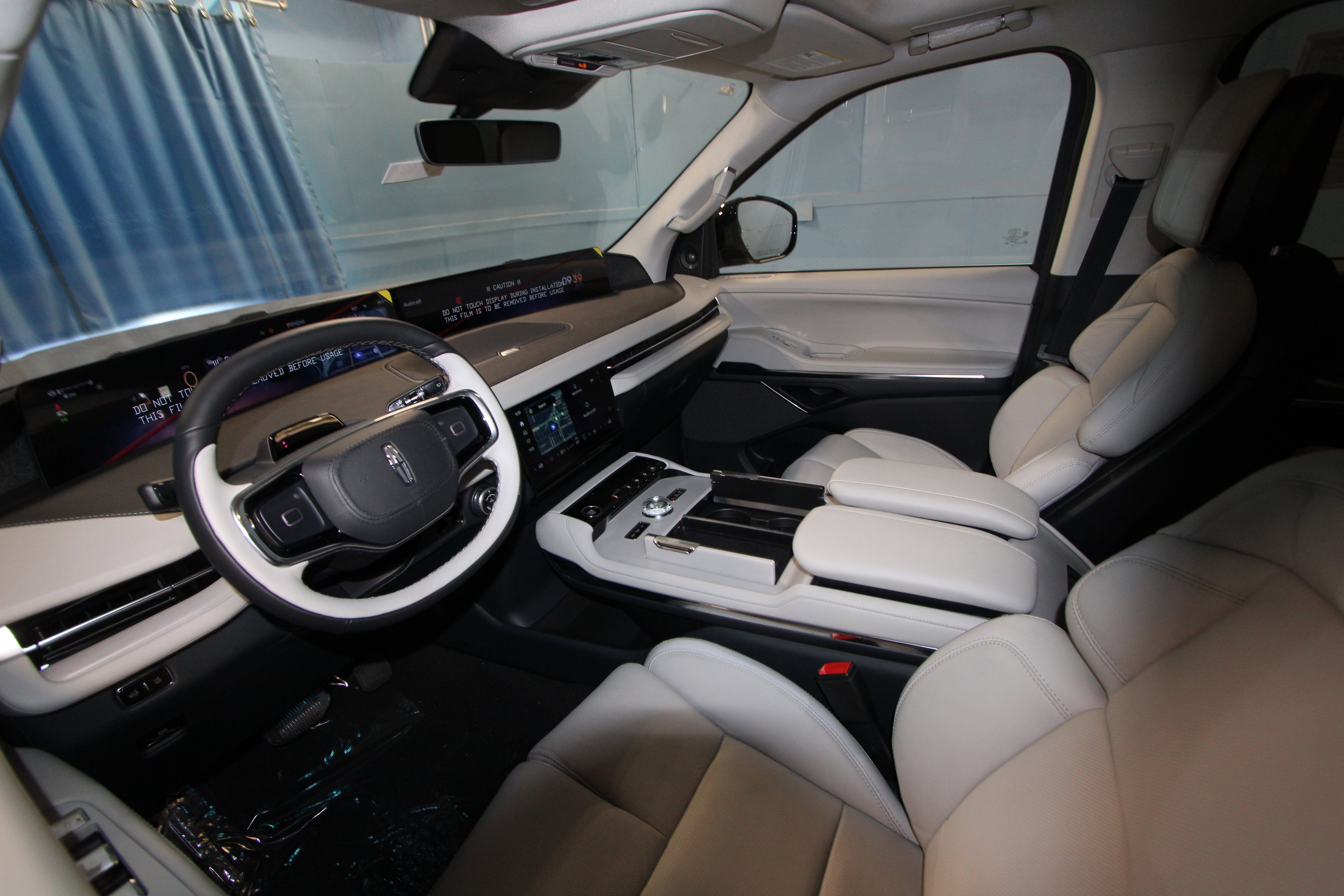New 2026 Lincoln Navigator L Reserve AWD/4WD image 2
