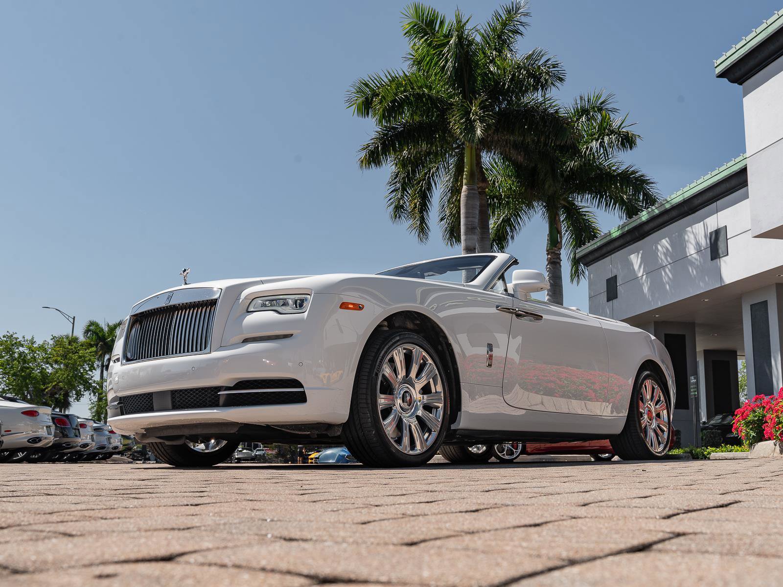Used 2017 Rolls-Royce Dawn image 7