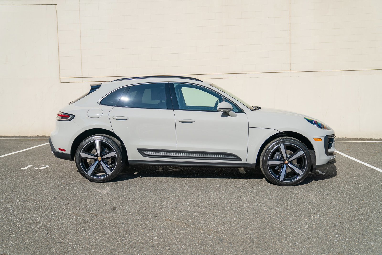 Certified 2026 Porsche Macan AWD/4WD image 8