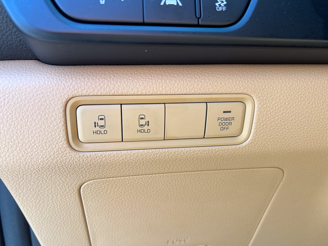 Used 2024 Kia Carnival LX image 21